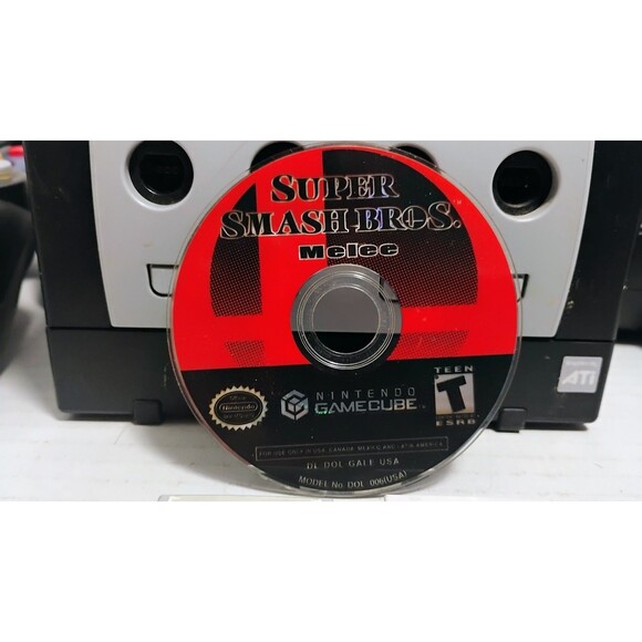 NINTENDO GAMECUBE DOL-101 W 2 CONTROLLERS & SUPER SMASH BROS MELEE TESTED WORKS! - Picture 5 of 13